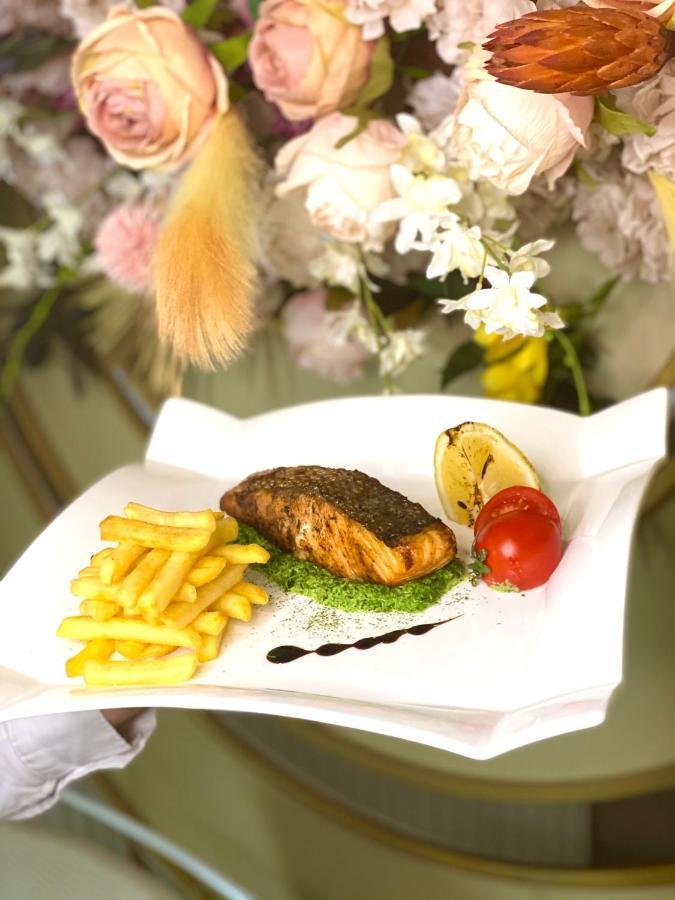 Bushtyno New Continent酒店 外观 照片